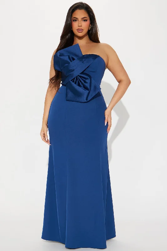 Elegant Moment Gown - Navy Elegant Moment Gown - Navy