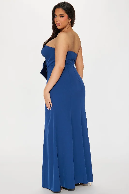 Elegant Moment Gown - Navy Elegant Moment Gown - Navy